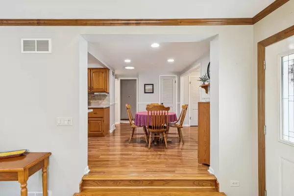 10N980 Hawthorne Street, Elgin, IL 60123