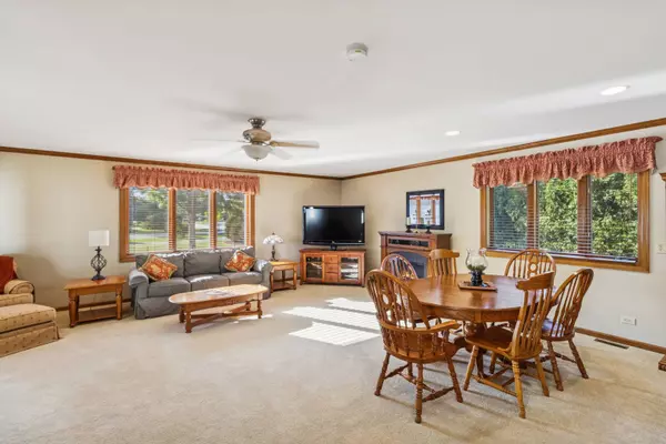 10N980 Hawthorne ST, Elgin, IL 60123