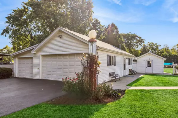 10N980 Hawthorne ST, Elgin, IL 60123