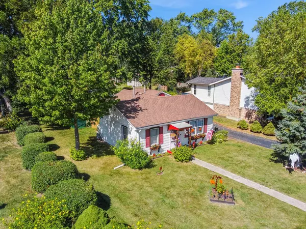 101 Oakleaf RD, Lake In The Hills, IL 60156