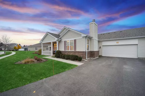 672 Falls CIR, Pingree Grove, IL 60140