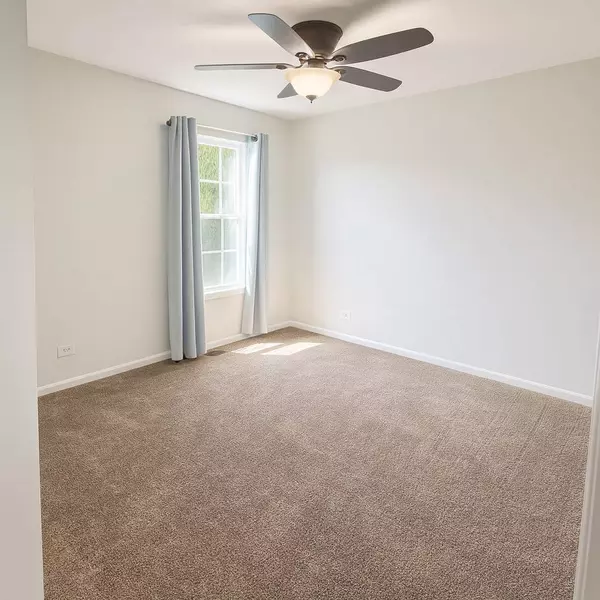 1433 Deer Creek LN, Lake In The Hills, IL 60156