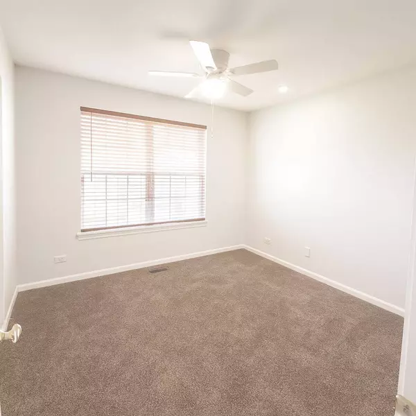 1433 Deer Creek LN, Lake In The Hills, IL 60156