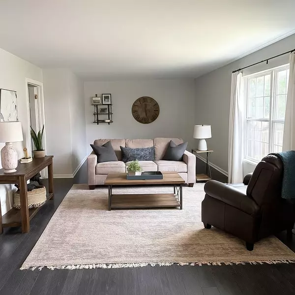 1433 Deer Creek LN, Lake In The Hills, IL 60156