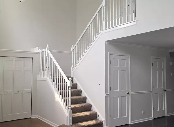 1433 Deer Creek LN, Lake In The Hills, IL 60156