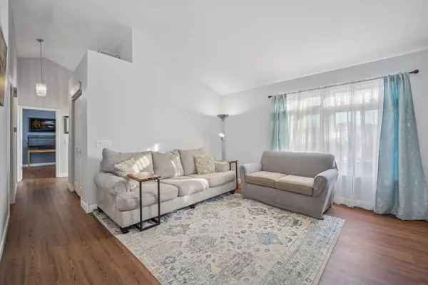 270 Nautical WAY, Elgin, IL 60123