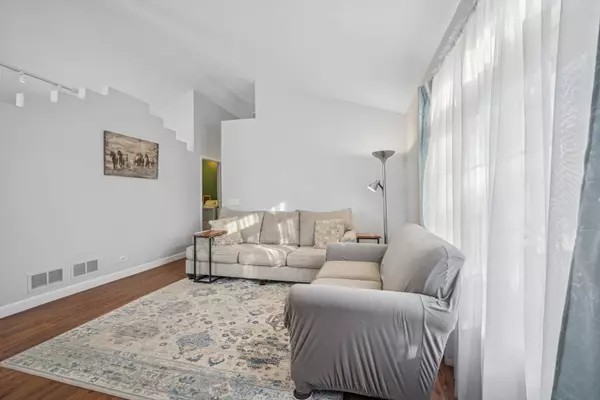 270 Nautical Way, Elgin, IL 60123