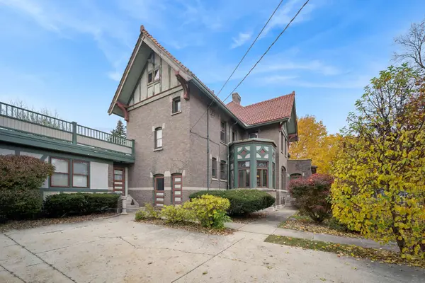 305 Oregon Avenue, West Dundee, IL 60118