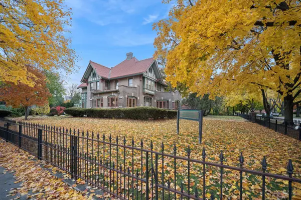 305 Oregon Avenue, West Dundee, IL 60118