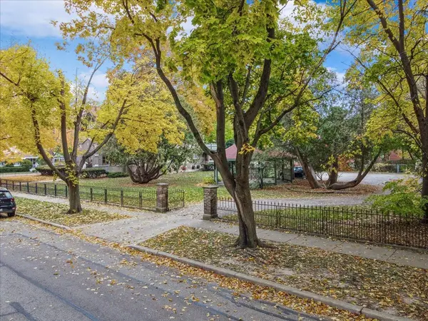 305 Oregon AVE, West Dundee, IL 60118