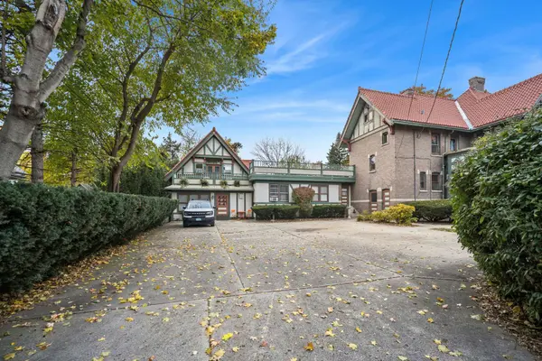 305 Oregon Avenue, West Dundee, IL 60118