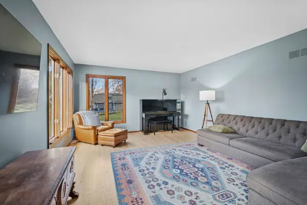 9620 Fox Shores DR, Algonquin, IL 60102