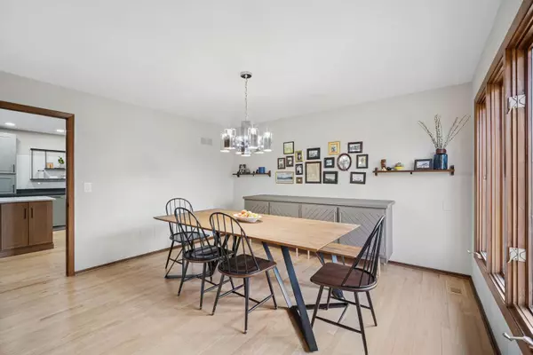 9620 Fox Shores Drive, Algonquin, IL 60102