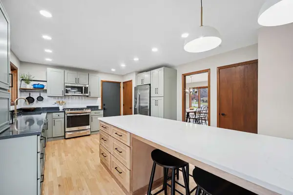 9620 Fox Shores DR, Algonquin, IL 60102