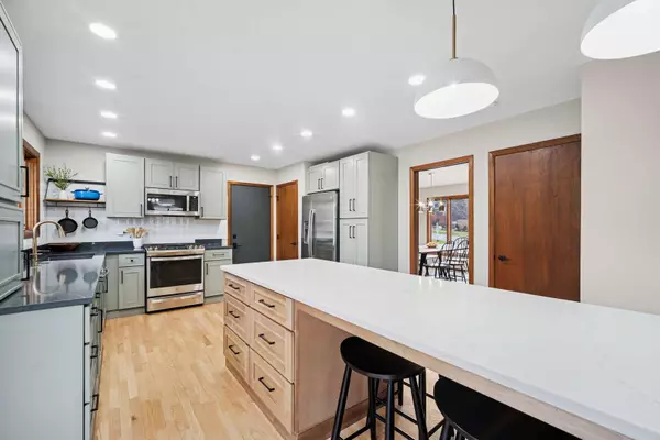 9620 Fox Shores Drive, Algonquin, IL 60102