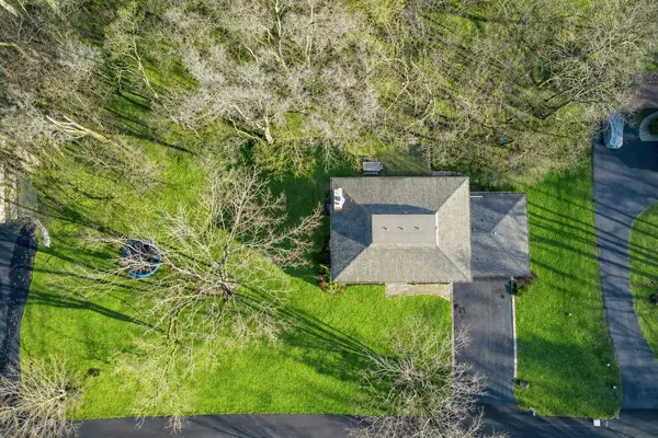 9620 Fox Shores Drive, Algonquin, IL 60102