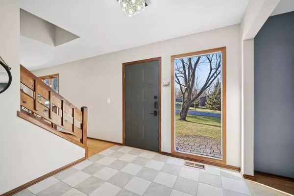 9620 Fox Shores Drive, Algonquin, IL 60102