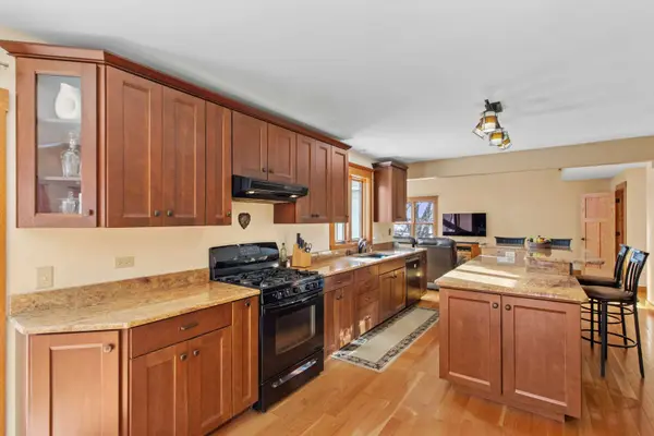 433 Running Deer LN, Gilberts, IL 60136