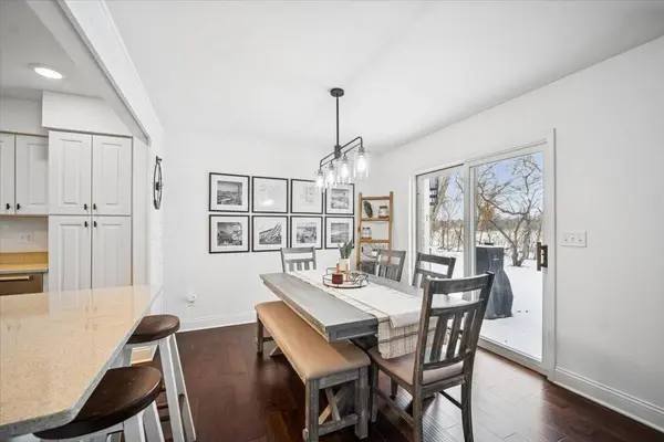 524 Bradbury LN, Geneva, IL 60134