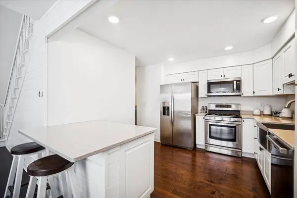 524 Bradbury Lane, Geneva, IL 60134