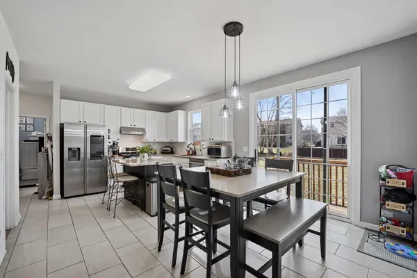 82 Brentwood Drive, Gilberts, IL 60136