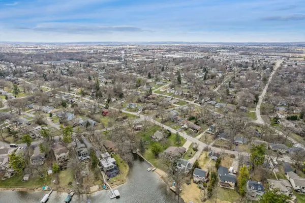 128 Hickory RD, Lake In The Hills, IL 60156