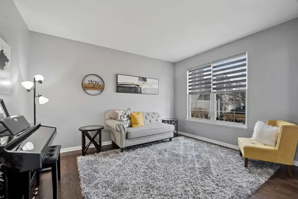 82 Brentwood DR, Gilberts, IL 60136