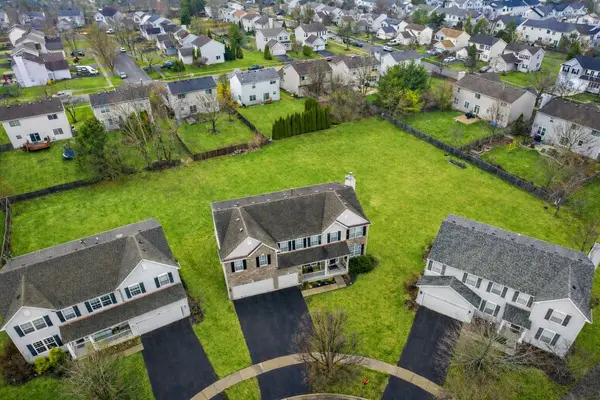 82 Brentwood DR, Gilberts, IL 60136