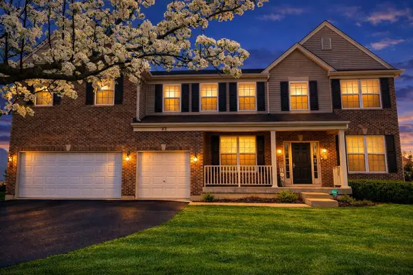 82 Brentwood DR, Gilberts, IL 60136