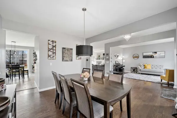 82 Brentwood DR, Gilberts, IL 60136