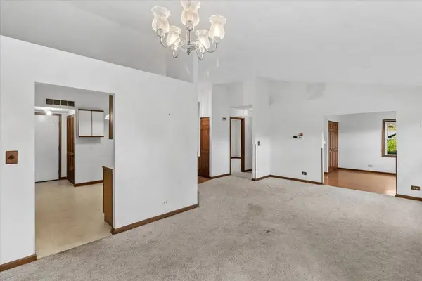 1165 Holly Lane, Algonquin, IL 60102