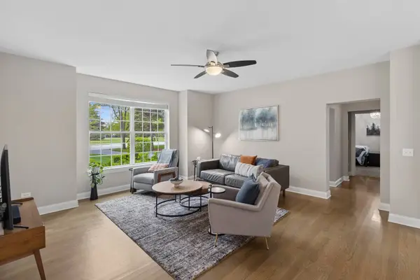 664 COUNTRY CLUB RD, Crystal Lake, IL 60014