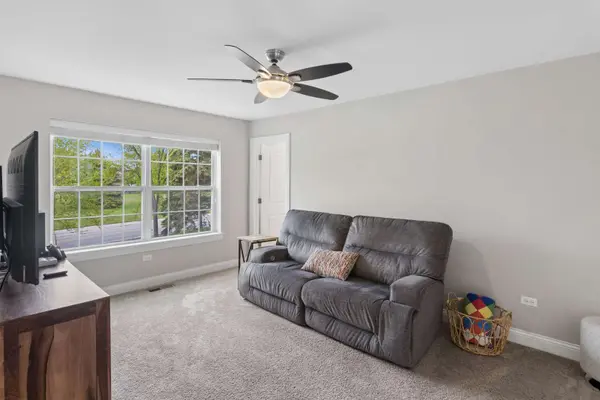 664 COUNTRY CLUB Road, Crystal Lake, IL 60014