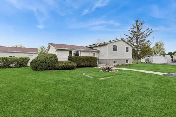 215 Tollview CT, Gilberts, IL 60136