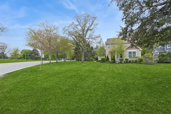 664 COUNTRY CLUB Road, Crystal Lake, IL 60014