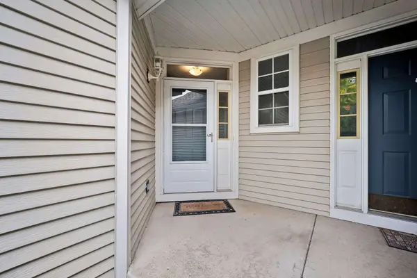 516 King AVE, East Dundee, IL 60118