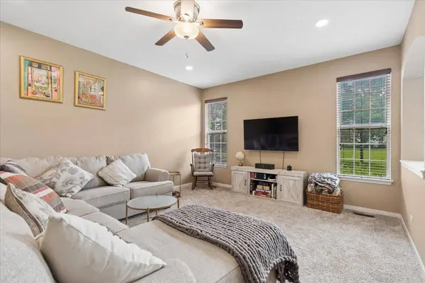 5721 Wildspring DR, Lake In The Hills, IL 60156