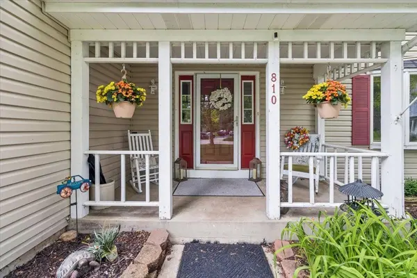810 Jennifer CT, Algonquin, IL 60102