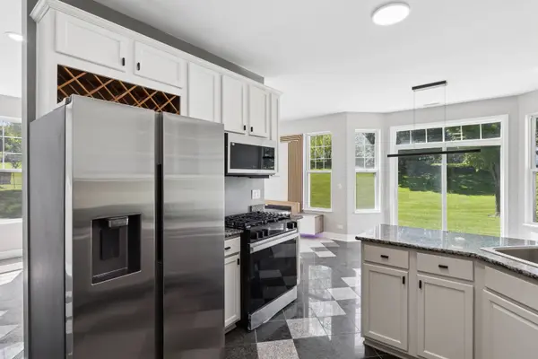 6530 Marble LN, Carpentersville, IL 60110