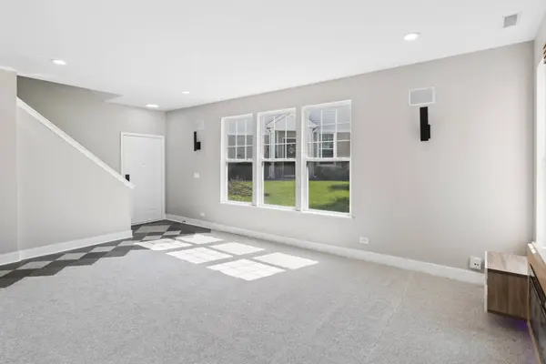6530 Marble LN, Carpentersville, IL 60110