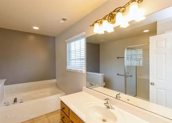 271 Evergreen CIR #271, Gilberts, IL 60136