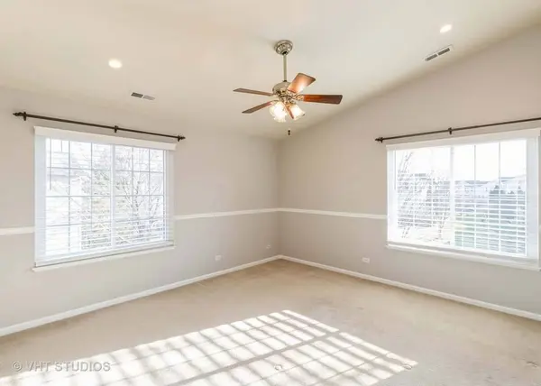 271 Evergreen CIR #271, Gilberts, IL 60136