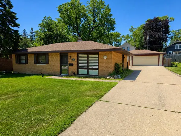 17 California AVE, Carpentersville, IL 60110
