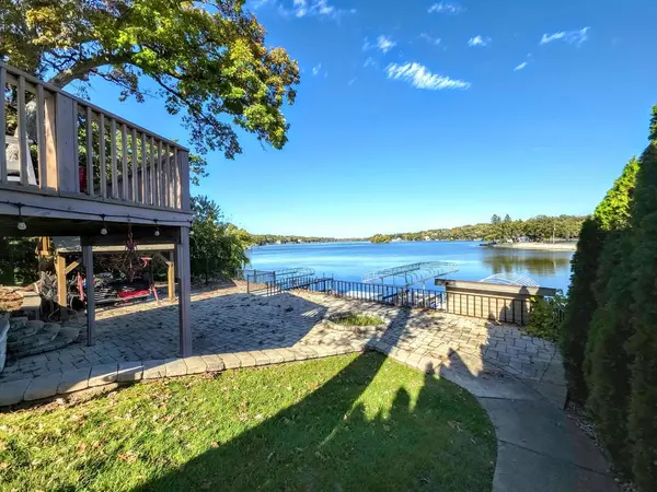 7814 Island LN, Wonder Lake, IL 60097