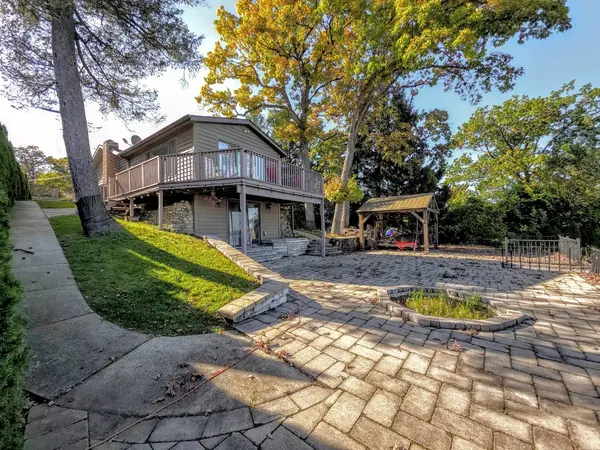 7814 Island LN, Wonder Lake, IL 60097