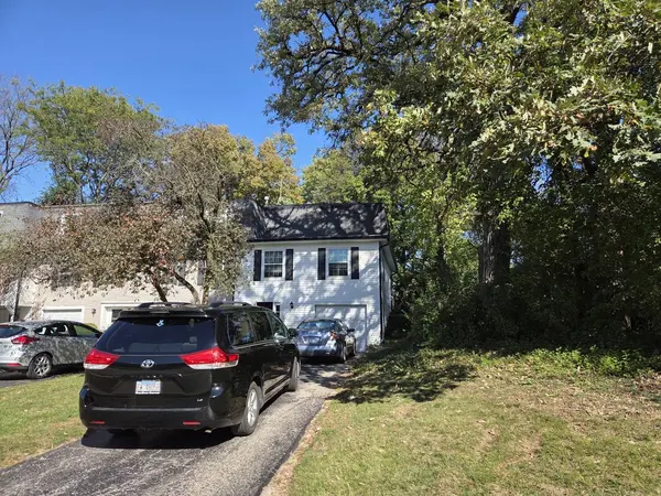 26 Hickory LN, Cary, IL 60013