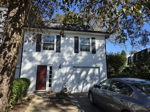 26 Hickory LN, Cary, IL 60013