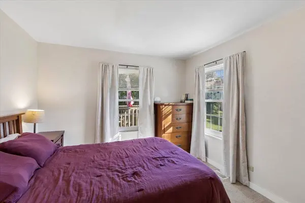 26 Hickory LN, Cary, IL 60013
