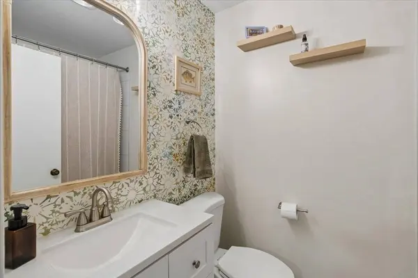 26 Hickory LN, Cary, IL 60013