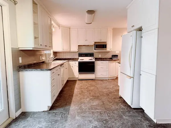 230 Moffat AVE, Pilot Mound, MB R0G 1P0
